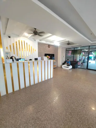 OYO Dynasty Hotel – Foto 9